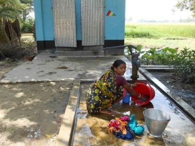 Clear-Tin-NGO-Bangladeshi-Woman-At-Well-Cropped